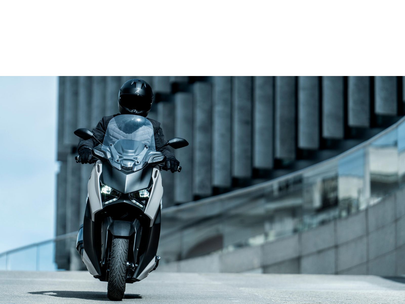 Скутер YAMAHA XMAX 300 TECH MAX+ (Ceramic Grey) 2026